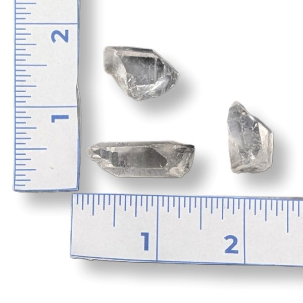 Rocks Phantom Quartz Point 5g Approximate