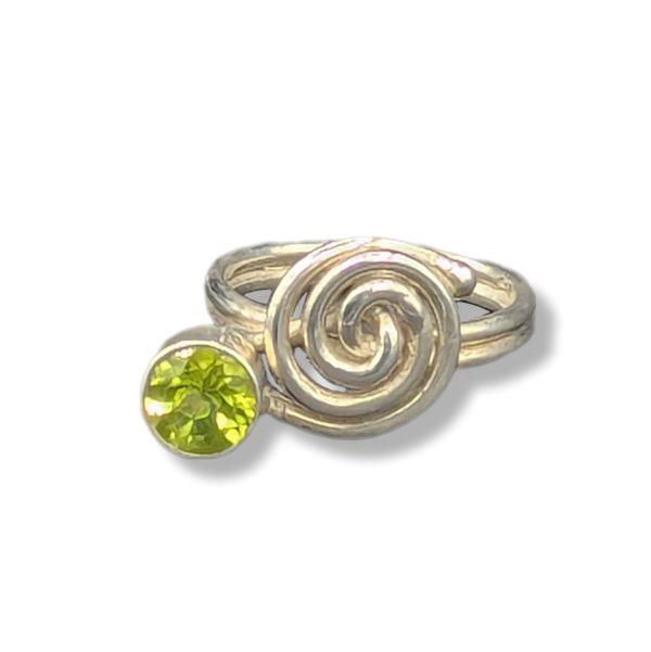 Ring Peridot Spirial Size 5 Sterling Silver