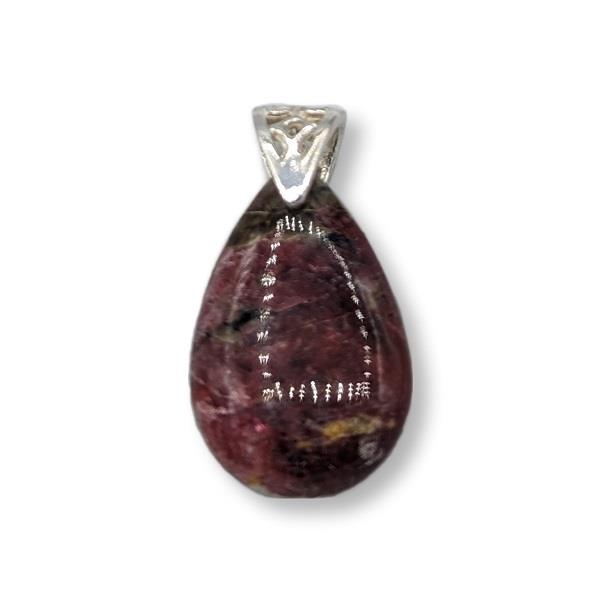 Pendant Eudialyte