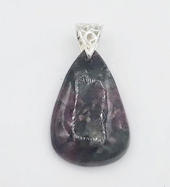 Pendant Eudialyte