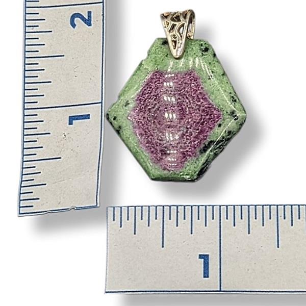 Pendant Ruby in Zoisite