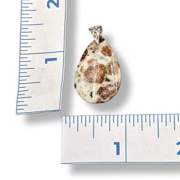 Pendant Garnet in Limestone