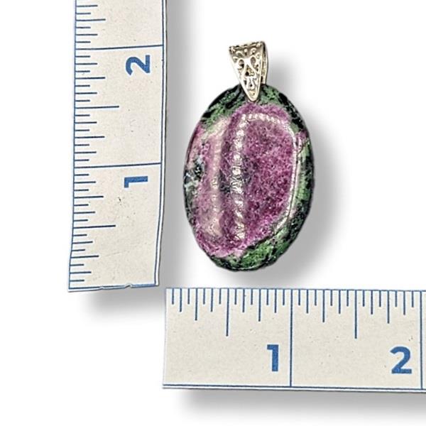 Pendant Ruby in Zoisite