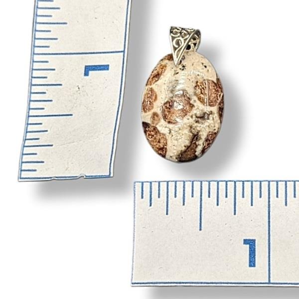 Pendant Garnet in Limestone