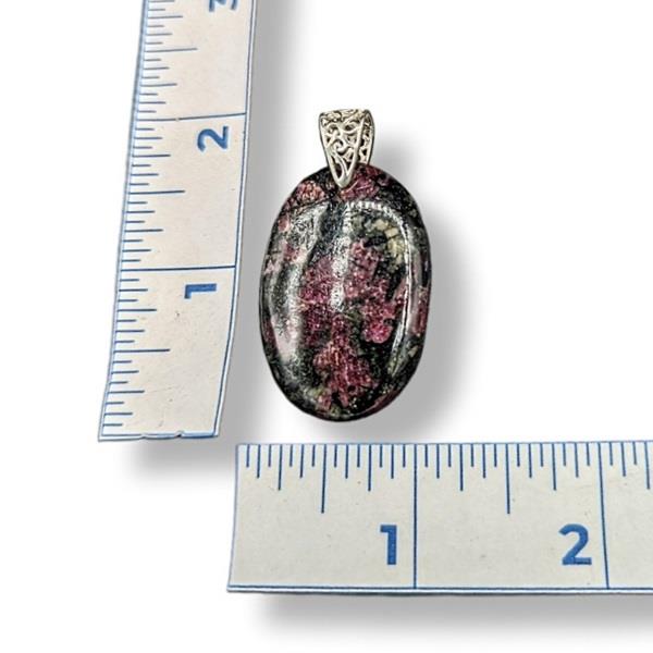 Pendant Eudialyte