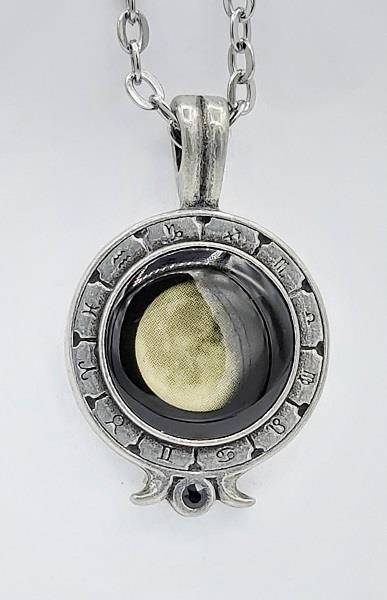 Zodiac Necklace 6D Waning Gibbous Moon