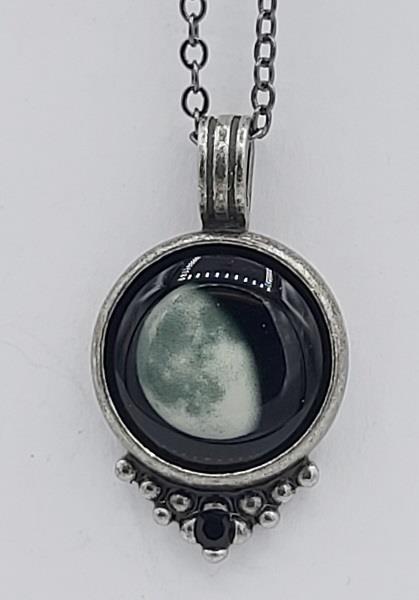 Classic Necklace 6D Waning Gibbous Moon