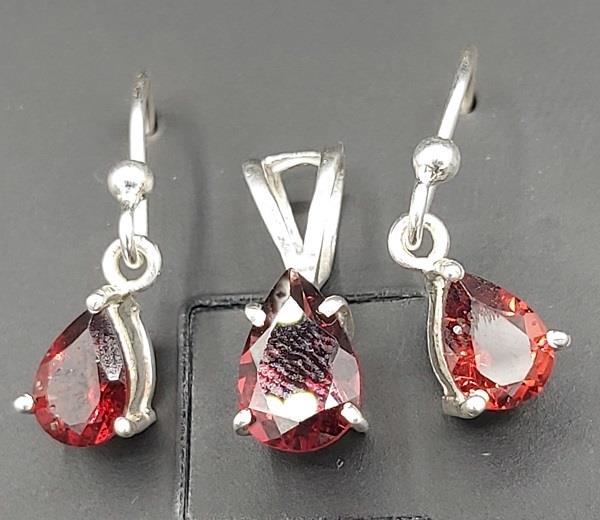 Pendant Earring Set Garnet