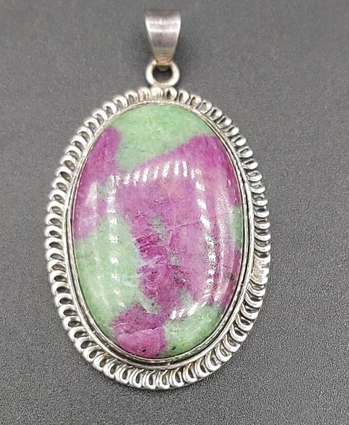 Pendant Ruby in Zoisite Sterling Silver