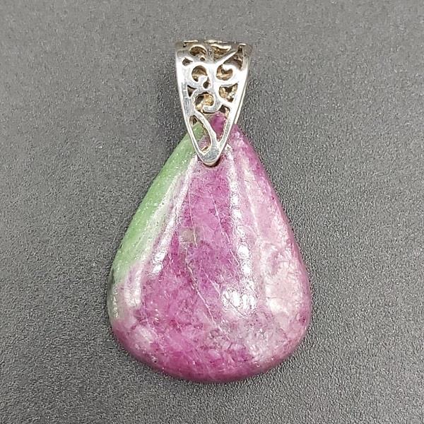 Pendant Ruby in Zoisite