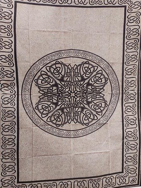 Throw Celtic Black and White | Earthworks 