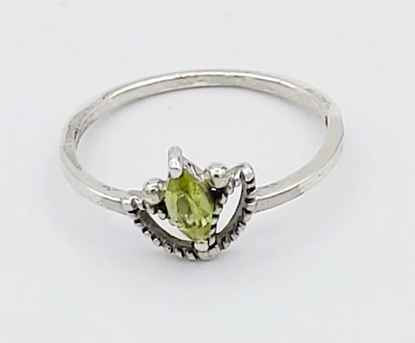 Ring Peridot Sterling Silver | Earthworks 