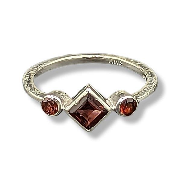 Ring Garnet Sterling Silver | Earthworks